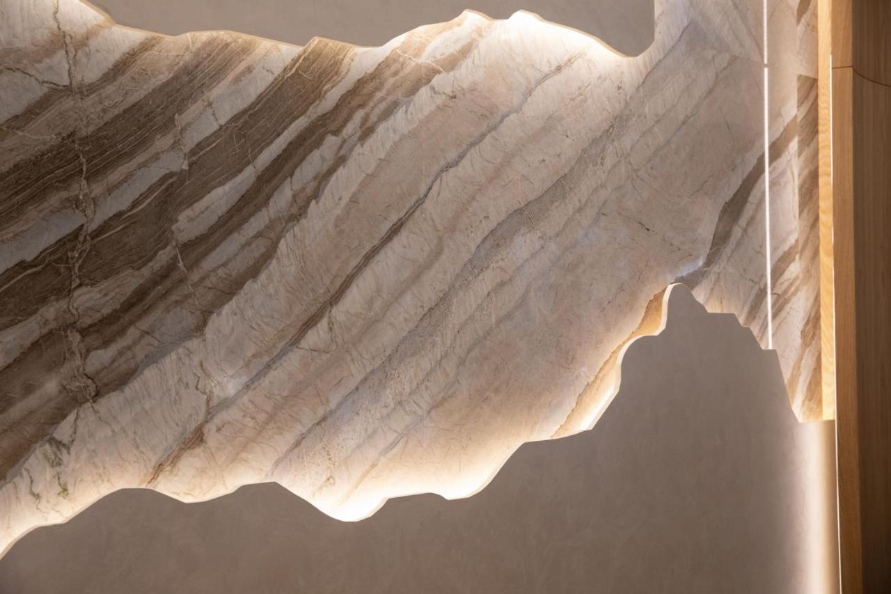 מלון The Westin Istanbul Nisantasi מראה חיצוני תמונה Marble wall