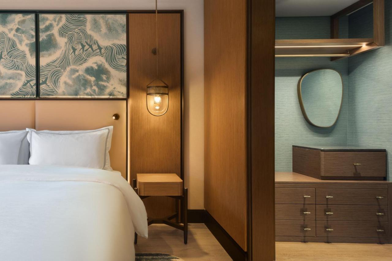 מלון The Westin Istanbul Nisantasi מראה חיצוני תמונה A guest room at the hotel