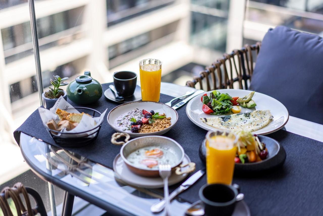 מלון The Westin Istanbul Nisantasi מראה חיצוני תמונה Breakfast at the hotel